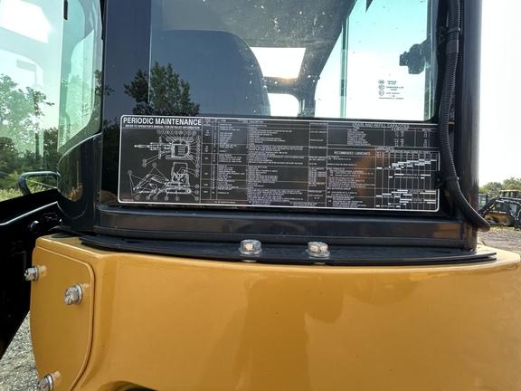 DORF,35 P TIER EXCAVATOR GEN A - Cab w/ AC; Long Arm; Rubber Tracks; w/ Bucket; Hydraulic Thumb