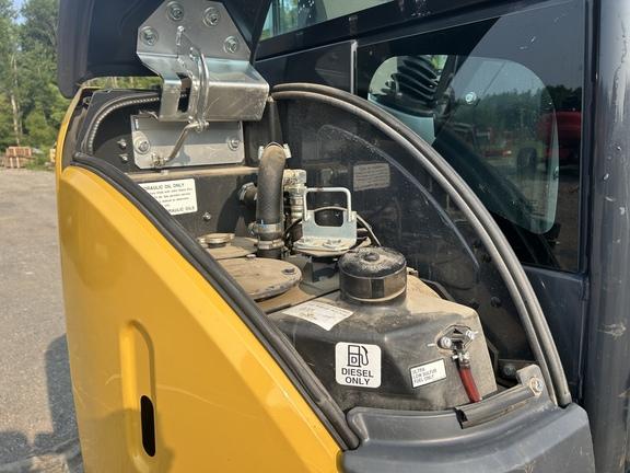 DORF,35 P TIER EXCAVATOR GEN A - Cab w/ AC; Long Arm; Rubber Tracks; w/ Bucket; Hydraulic Thumb