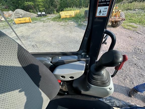 DORF,35 P TIER EXCAVATOR GEN A - Cab w/ AC; Long Arm; Rubber Tracks; w/ Bucket; Hydraulic Thumb