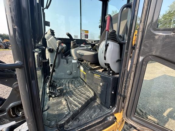 DORF - 35 P TIER EXCAVATOR GEN A - Cab w/ AC; Long Arm; Rubber Tracks; Blade