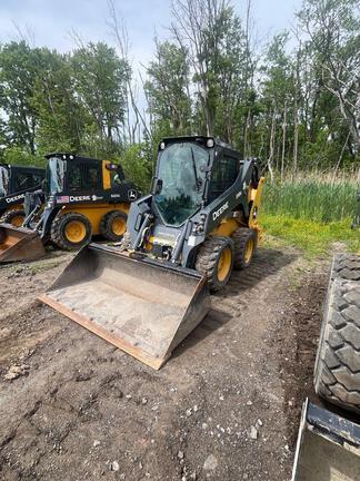 DORF,318G SKID STEER LOADER BASE -Cab w/ AC; General Purpose Bkt; Options: Camera, Self-Leveling, 2 Speed, Power Quik-Tatch, Counterweights