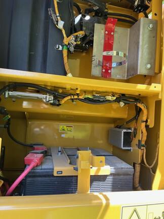 2022 CAT M318 - Cab w/ AC; w/ Bucket; w/ Blade