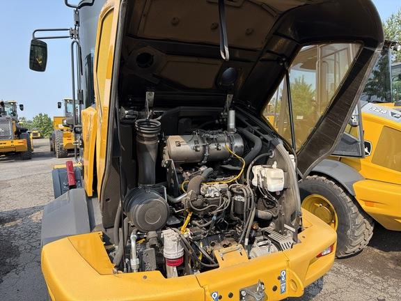 324 P FOUR WHL DRIVE LOADER -Cab w/ AC; 405/70R20 Tires