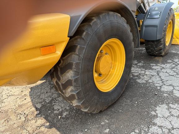 324 P FOUR WHL DRIVE LOADER -Cab w/ AC; 405/70R20 Tires