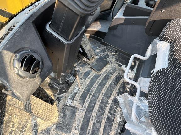 324 P FOUR WHL DRIVE LOADER -Cab w/ AC; 405/70R20 Tires