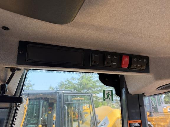 324 P FOUR WHL DRIVE LOADER -Cab w/ AC; 405/70R20 Tires