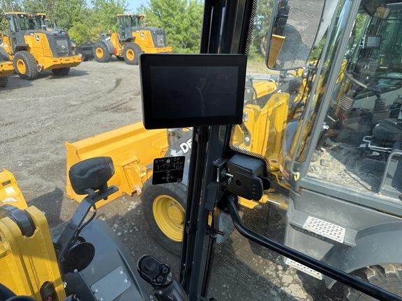 324 P FOUR WHL DRIVE LOADER -Cab w/ AC; 405/70R20 Tires