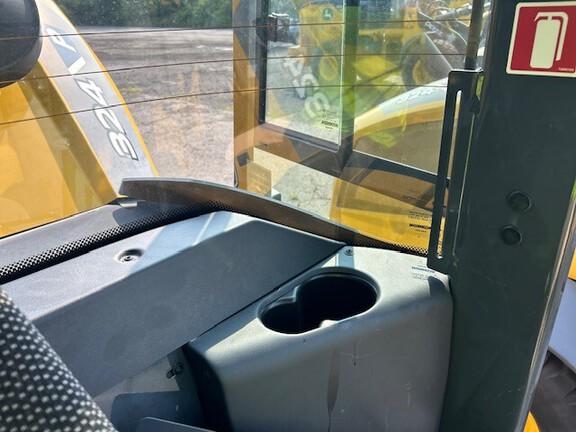 324 P FOUR WHL DRIVE LOADER - Cab w/ AC; General Purpose Bkt; 400/70R20 Tires