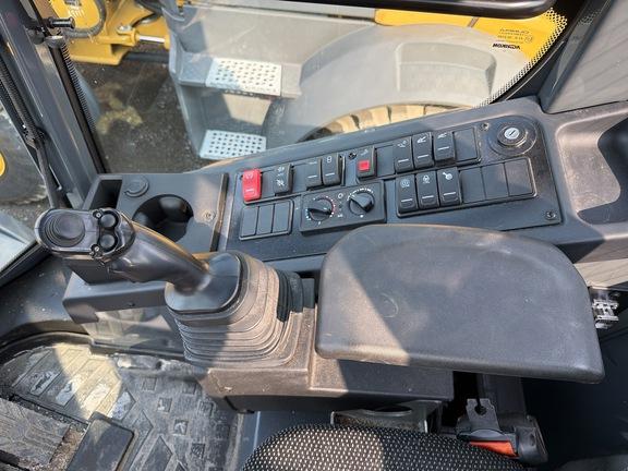 324 P FOUR WHL DRIVE LOADER - Cab w/ AC; 405/70R20 Tires