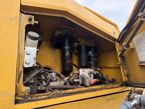 1050K PRODUCTION CRAWLER - Cab w/ AC; 24" Pads; Semi-U Blade, 3.96 m (156 in.) Blade; Ripper