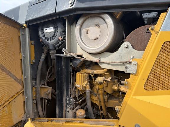 1050K PRODUCTION CRAWLER - Cab w/ AC; 24" Pads; Semi-U Blade, 3.96 m (156 in.) Blade; Ripper