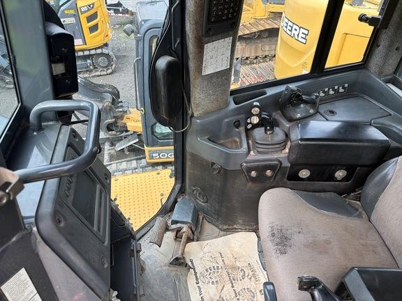 1050K PRODUCTION CRAWLER - Cab w/ AC; 24" Pads; Semi-U Blade, 3.96 m (156 in.) Blade; Ripper