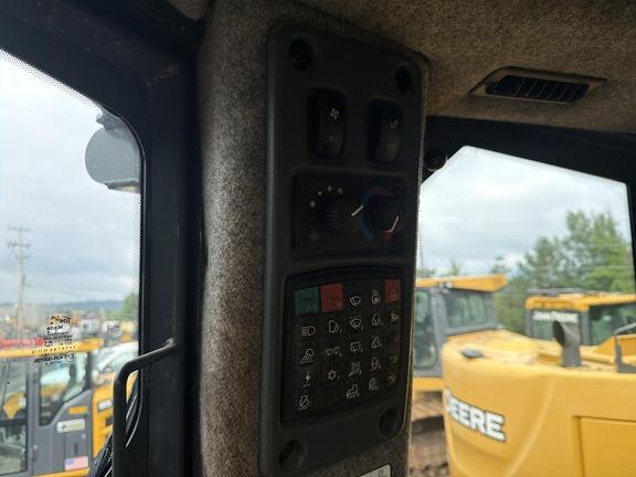 1050K PRODUCTION CRAWLER - Cab w/ AC; 24" Pads; Semi-U Blade, 3.96 m (156 in.) Blade; Ripper