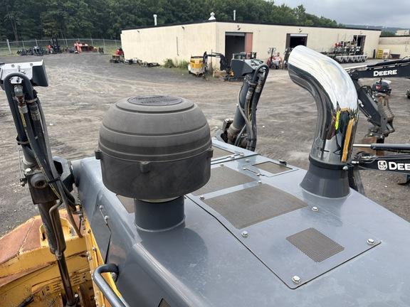 1050K PRODUCTION CRAWLER - Cab w/ AC; 24" Pads; Semi-U Blade, 3.96 m (156 in.) Blade; Ripper