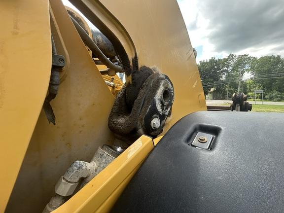 2018 CAT 938M - Cab w/ AC, Joystick Controls; Forks, Quick Coupler; 20.5 Tires; General Purpose Bkt