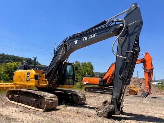 250 P TIER EXCAVATOR GEN A - Cab w/ AC; Long Arm; 800 mm (32 in.) Pads; Coupler; Options: Camera