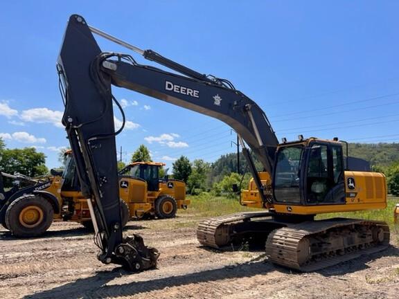 250 P TIER EXCAVATOR GEN A - Cab w/ AC; Long Arm; 800 mm (32 in.) Pads; Coupler; Options: Camera