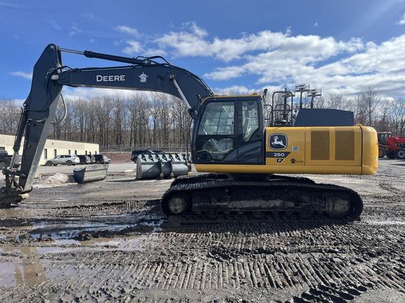 250 P TIER EXCAVATOR GEN A - Cab w/ AC; Long Arm; 800 mm (32 in.) Pads; Coupler; Options: Camera