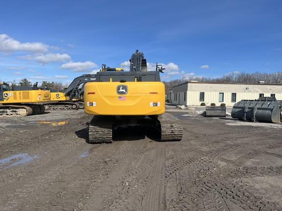 250 P TIER EXCAVATOR GEN A - Cab w/ AC; Long Arm; 800 mm (32 in.) Pads; Coupler; Options: Camera