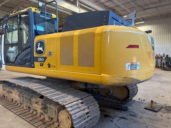 250 P TIER EXCAVATOR GEN A - Cab w/ AC; Long Arm; 800 mm (32 in.) Pads; Coupler; Options: Camera