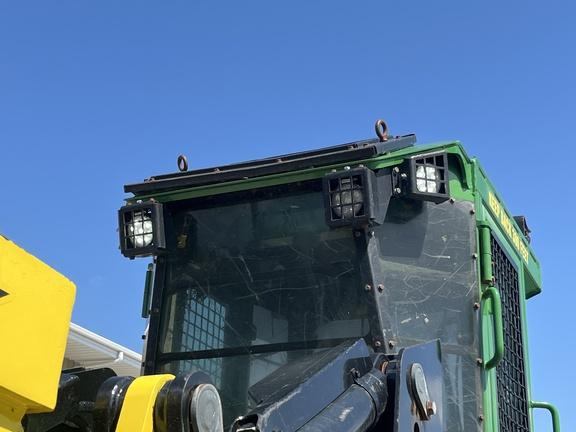 643K WHEELED FELLER BUNCHER - Cab w/ AC; Heavy Duty Axles; 28L Tires; Saw - Continuous