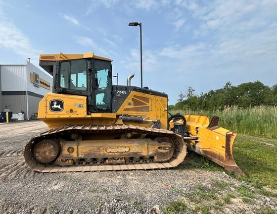 750L CRAWLER DOZER - Cab w/ AC; Low Ground Pressure; 34" Pads; Power-Angle-Tilt, 3.96 m (156 in.) Blade