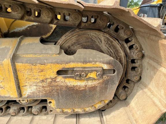 750L CRAWLER DOZER - Cab w/ AC; Low Ground Pressure; 34" Pads; Power-Angle-Tilt, 3.96 m (156 in.) Blade