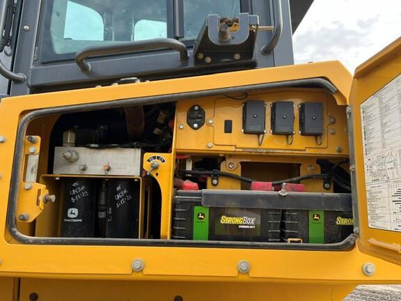 750L CRAWLER DOZER - Cab w/ AC; Low Ground Pressure; 34" Pads; Power-Angle-Tilt, 3.96 m (156 in.) Blade