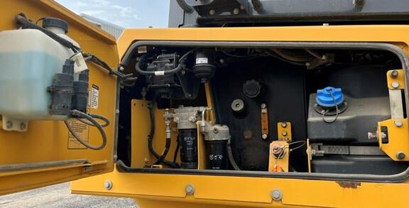 750L CRAWLER DOZER - Cab w/ AC; Low Ground Pressure; 34" Pads; Power-Angle-Tilt, 3.96 m (156 in.) Blade