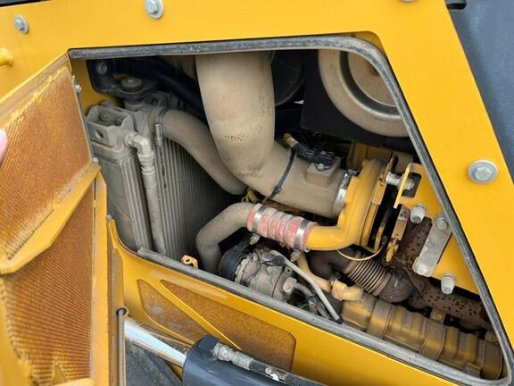 750L CRAWLER DOZER - Cab w/ AC; Low Ground Pressure; 34" Pads; Power-Angle-Tilt, 3.96 m (156 in.) Blade