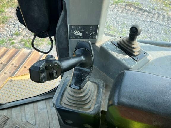 750L CRAWLER DOZER - Cab w/ AC; Low Ground Pressure; 34" Pads; Power-Angle-Tilt, 3.96 m (156 in.) Blade