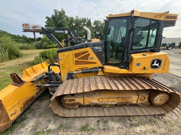 750L CRAWLER DOZER - Cab w/ AC; Low Ground Pressure; 34" Pads; Power-Angle-Tilt, 3.96 m (156 in.) Blade