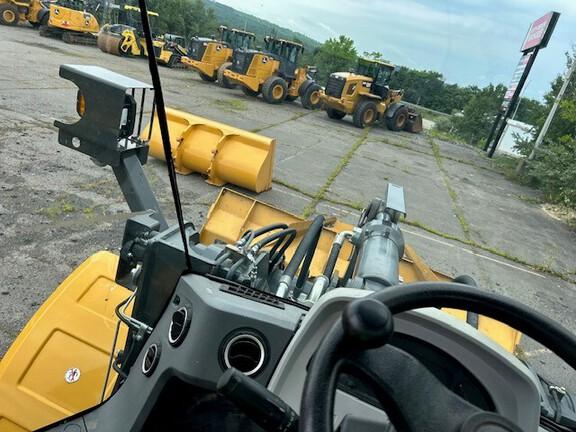 XCMG XC958U WHEEL LOADER - Cab w/ AC, Joystick Controls; General Purpose Bkt