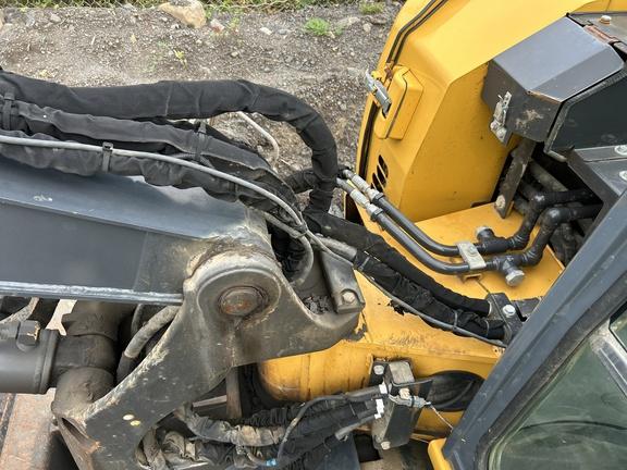 2019 John Deere 85G EXC - Cab w/ AC; Rubber Pads; 18" Pads; Aux Hydraulics, Coupler; 24" Bucket; w/ Blade