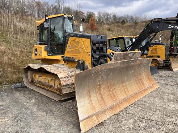 CAB A/C-LGP-34" PADS-161' BLD-SL CTRL-3S - Cab w/ AC; Low Ground Pressure; 850 mm (34 in.) Pads; Power-Angle-Tilt, 4.09 m (161 in.) Blade; Retrieval Hitch; Options: Camera, Counterweights, Rock Guards
