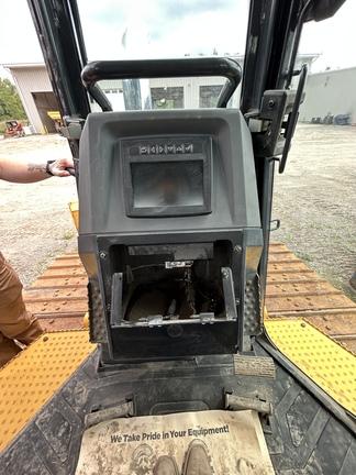 CAB A/C-LGP-34" PADS-161' BLD-SL CTRL-3S - Cab w/ AC; Low Ground Pressure; 850 mm (34 in.) Pads; Power-Angle-Tilt, 4.09 m (161 in.) Blade; Retrieval Hitch; Options: Camera, Counterweights, Rock Guards