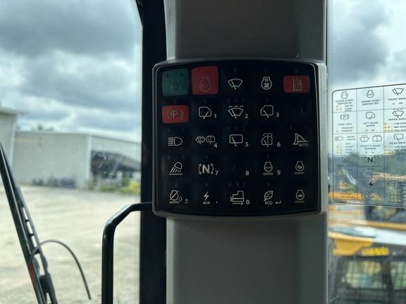 CAB A/C-LGP-34" PADS-161' BLD-SL CTRL-3S - Cab w/ AC; Low Ground Pressure; 850 mm (34 in.) Pads; Power-Angle-Tilt, 4.09 m (161 in.) Blade; Retrieval Hitch; Options: Camera, Counterweights, Rock Guards