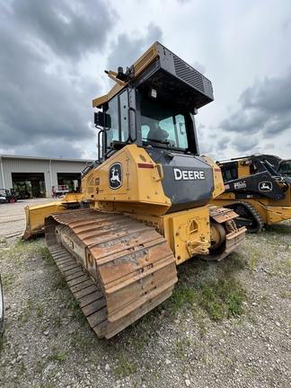 CAB A/C-LGP-34" PADS-161' BLD-SL CTRL-3S - Cab w/ AC; Low Ground Pressure; 850 mm (34 in.) Pads; Power-Angle-Tilt, 4.09 m (161 in.) Blade; Retrieval Hitch; Options: Camera, Counterweights, Rock Guards