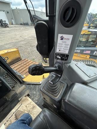 CAB A/C-LGP-34" PADS-161' BLD-SL CTRL-3S - Cab w/ AC; Low Ground Pressure; 850 mm (34 in.) Pads; Power-Angle-Tilt, 4.09 m (161 in.) Blade; Retrieval Hitch; Options: Camera, Counterweights, Rock Guards