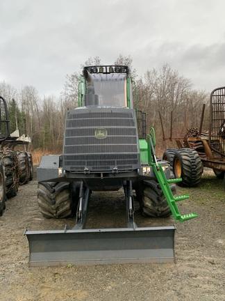 1510G FORWARDER - Cab w/ AC; 8x8; Stacking Blade