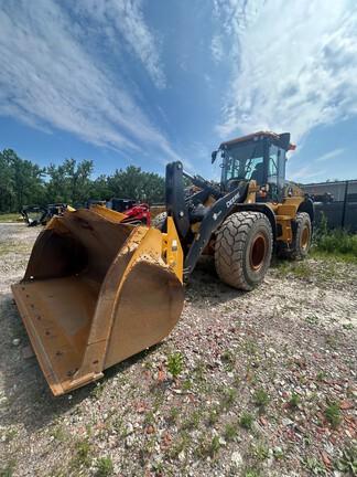 624 P-TIER 4WD LOADER W/ 60" FORKS - Cab w/ AC, Joystick Controls; 20.5 Tires; General Purpose Bkt; Options: Rear Camera