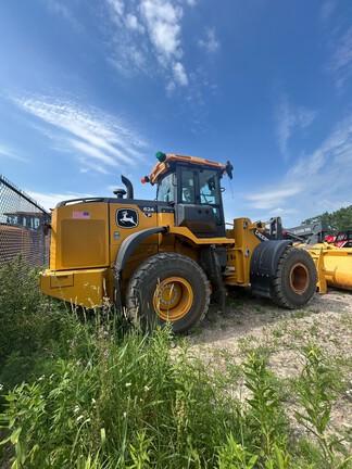 624 P-TIER 4WD LOADER W/ 60" FORKS - Cab w/ AC, Joystick Controls; 20.5 Tires; General Purpose Bkt; Options: Rear Camera
