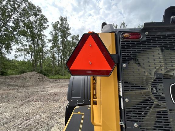 624 P-TIER 4WD LOADER W/ 60" FORKS - Cab w/ AC, Joystick Controls; 20.5 Tires; General Purpose Bkt; Options: Rear Camera