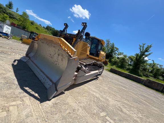 2019 John Deere 1050K, Cab w/ AC; 24" Pads; Semi-U Blade, 3.96 m (156 in.) Blade; Ripper