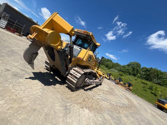 2019 John Deere 1050K, Cab w/ AC; 24" Pads; Semi-U Blade, 3.96 m (156 in.) Blade; Ripper