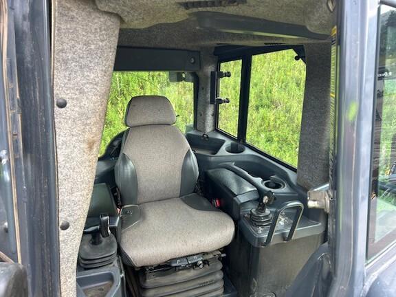 2019 John Deere 1050K, Cab w/ AC; 24" Pads; Semi-U Blade, 3.96 m (156 in.) Blade; Ripper