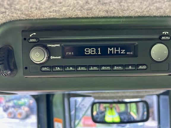 2019 John Deere 1050K, Cab w/ AC; 24" Pads; Semi-U Blade, 3.96 m (156 in.) Blade; Ripper