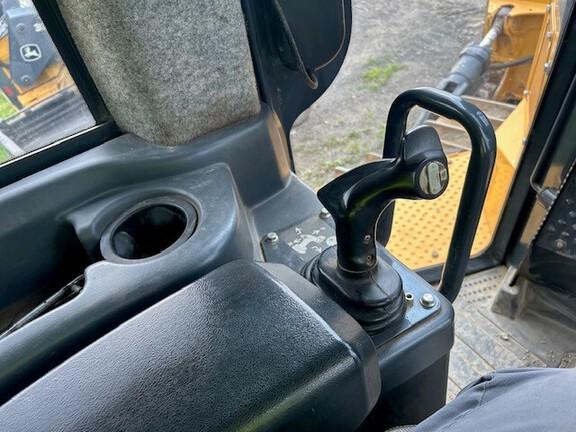 2019 John Deere 1050K, Cab w/ AC; 24" Pads; Semi-U Blade, 3.96 m (156 in.) Blade; Ripper