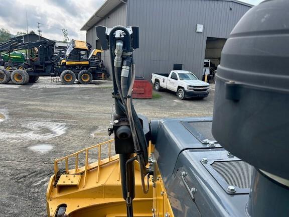 2019 John Deere 1050K, Cab w/ AC; 24" Pads; Semi-U Blade, 3.96 m (156 in.) Blade; Ripper