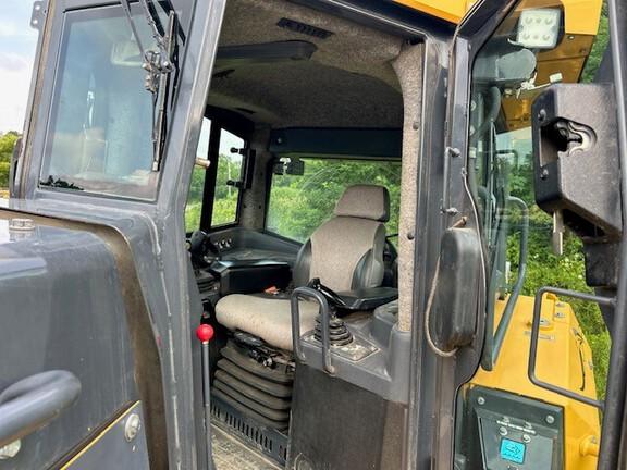 2019 John Deere 1050K, Cab w/ AC; 24" Pads; Semi-U Blade, 3.96 m (156 in.) Blade; Ripper